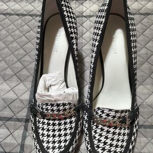 Beautiful Nine West Houndstooth Loafers with Chain Detail